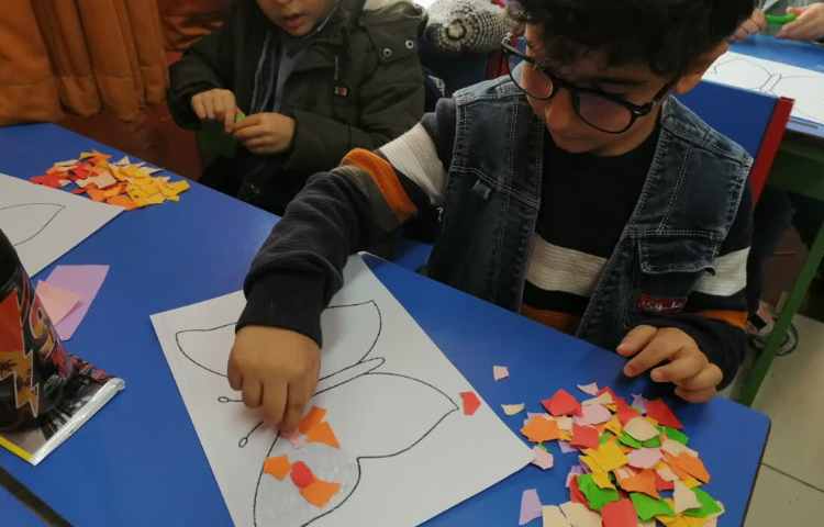 کلاژ با خرده های کاغذرنگی 5