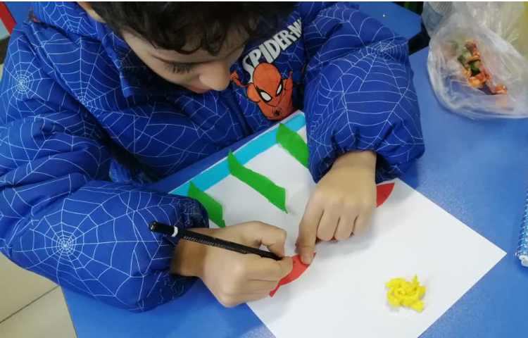 کلاژ با کاغذکشی و کاغذرنگی 3