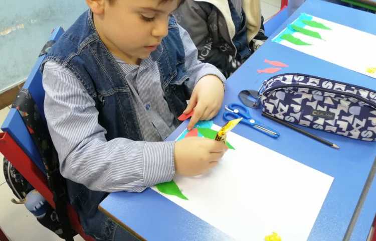 کلاژ با کاغذکشی و کاغذرنگی 4