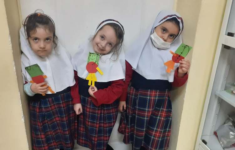 کلاژ دختر با اشکال هندسی 1