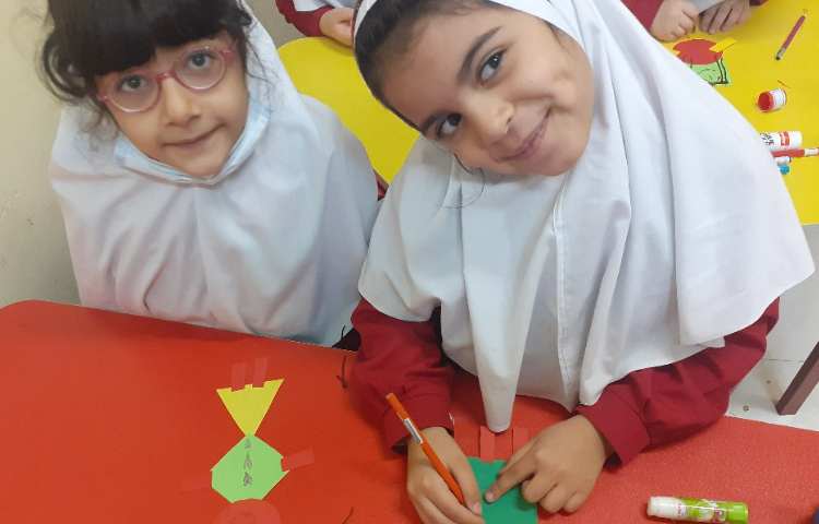 کلاژ دختر با اشکال هندسی 2