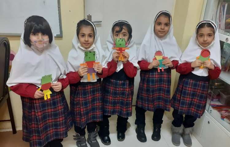 کلاژ دختر با اشکال هندسی 4