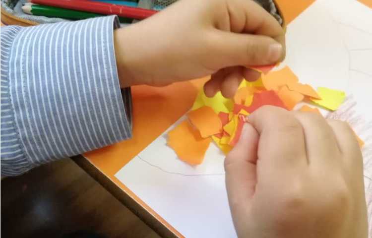 کلاژ درخت پاییزی