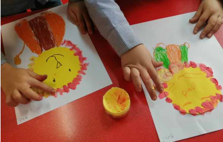 کلاژ و کار با رنگ انگشتی 1