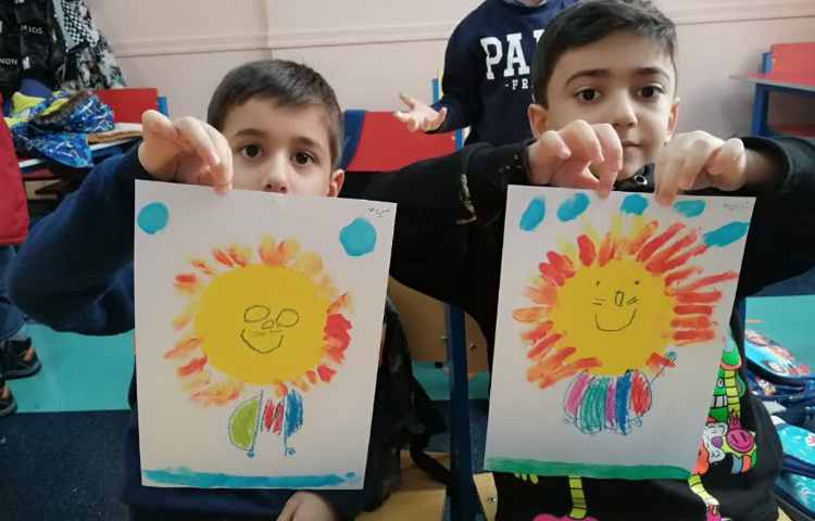 کلاژ و کار با رنگ انگشتی 4