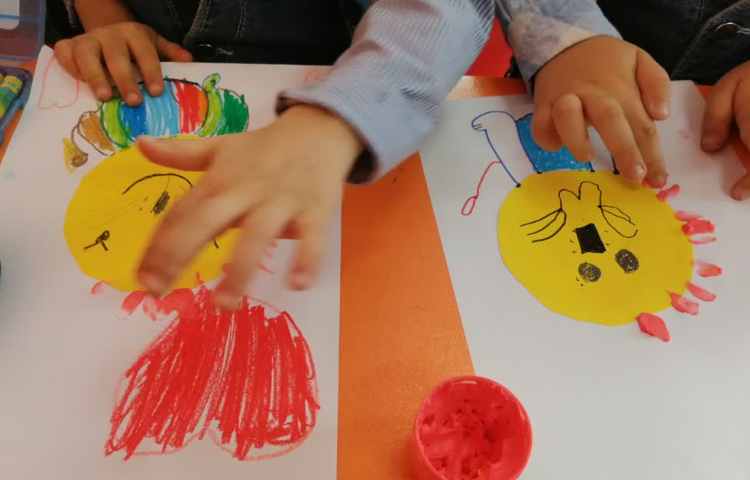 کلاژ و کار با رنگ انگشتی 9