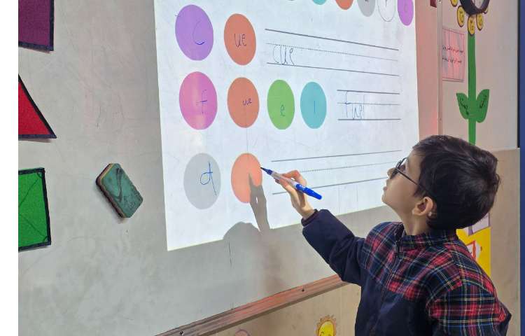 کلمه خوانی و کلمه نویسی با بازی decoding 6