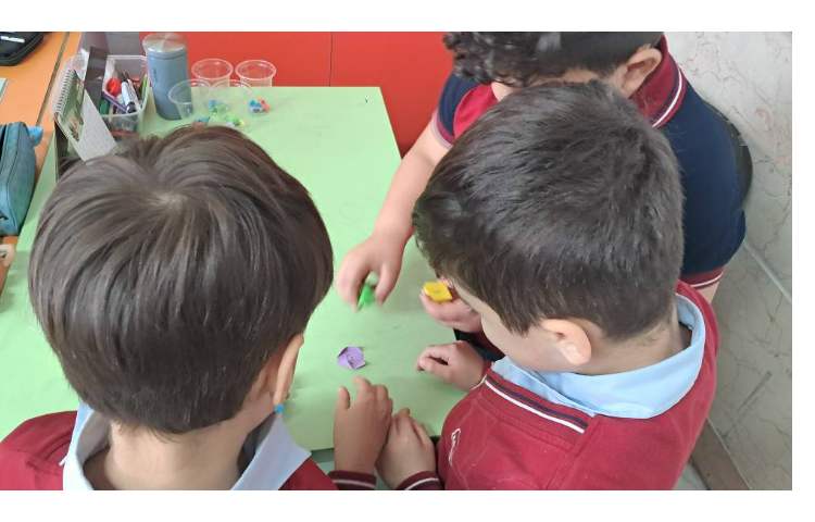 کلمه سازی با حروف درهم ریخته در لیوان