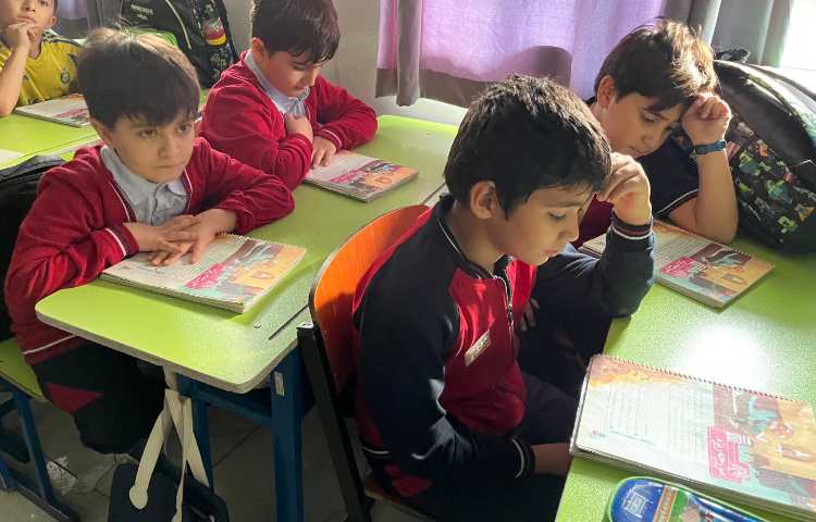 کلیپ درس فارسی بخوان و بیندیش (مورچه ریزه) 3