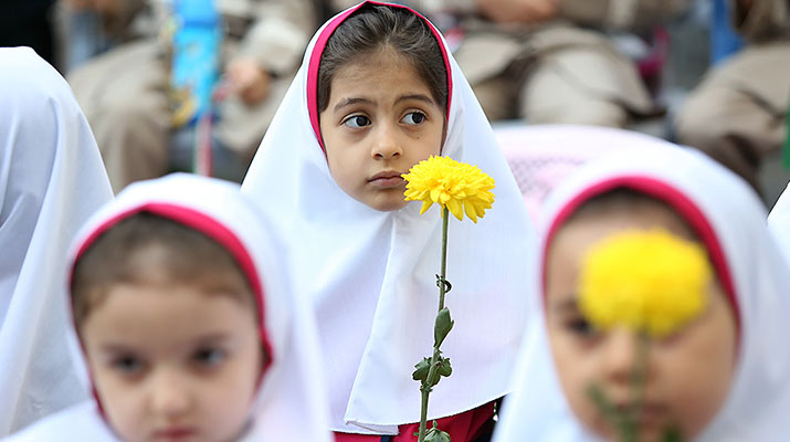 بررسی کم رویی در کودکان و درمان آن از طریق بازی‌های جمعی و فردی