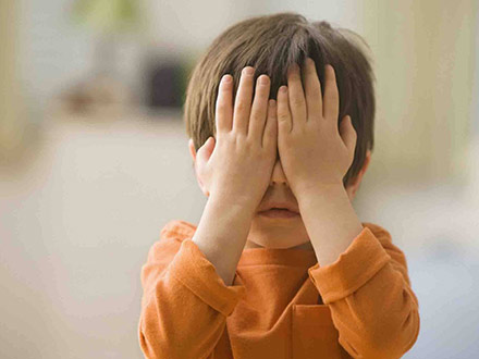 بررسی کم رویی در کودکان و درمان آن از طریق بازی‌های جمعی و فردی