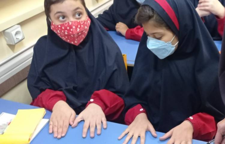 کنترل ناخن های دانش آموزان 1