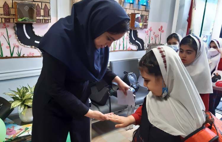 کنترل ناخن های دانش آموزان 3