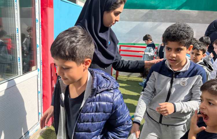 کنترل هفتگی مراقبت بهداشتی توسط مربی بهداشت دبستان 2