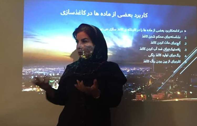 کنفرانس و تهیه پاور و فیلم مراحل ساخت کاغذ و بازیافت کاغذ توسط دانش آموزان 2