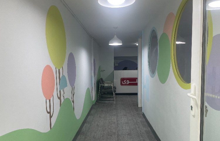 سالن ورودی کودکستان آریاشهر تهران