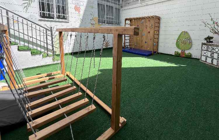 حیاط کودکستان منطقه 5 تهران - جنت آباد