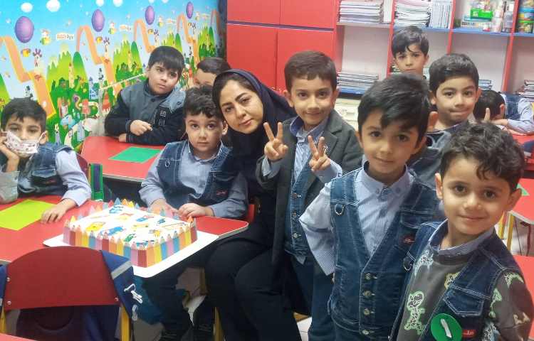 کیک روز دانش آموز-رهام عزیزم زحمت کیک کشیده بود. 2