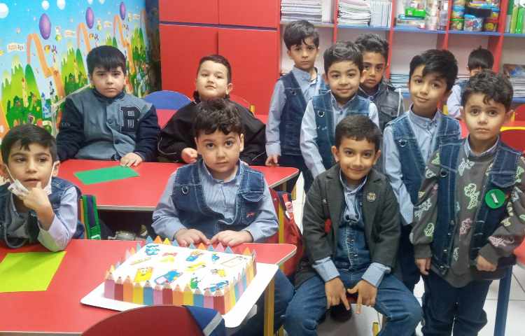 کیک روز دانش آموز-رهام عزیزم زحمت کیک کشیده بود. 5