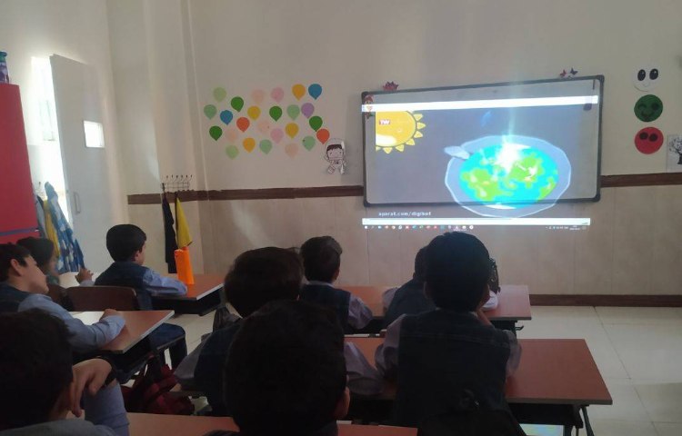 گذاشتن فیلم سینا و لاکی ، ایجاد انگیزه برای درس علوم