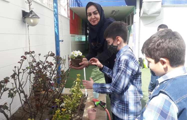 گرامیداشت روز درختکاری دانش آموزان دبستان علوی 10