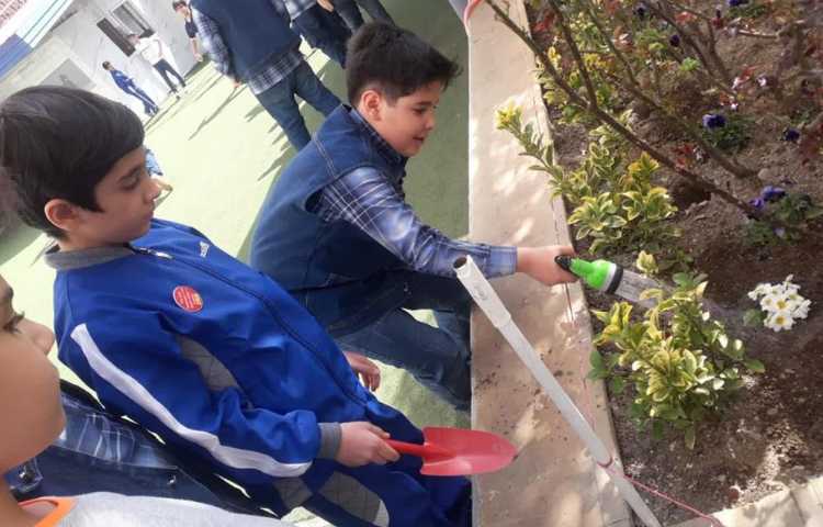 گرامیداشت روز درختکاری دانش آموزان دبستان علوی 12