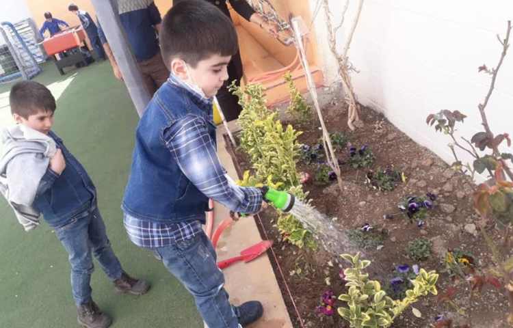 گرامیداشت روز درختکاری دانش آموزان دبستان علوی 6