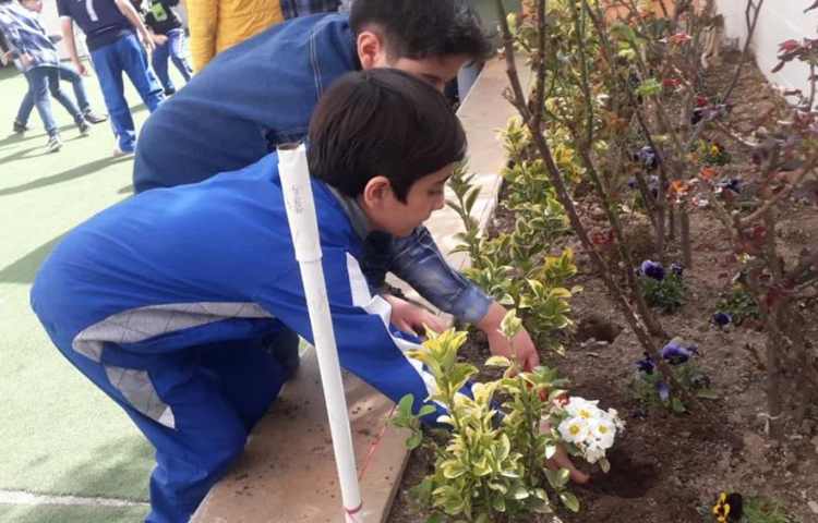 گرامیداشت روز درختکاری دانش آموزان دبستان علوی 7