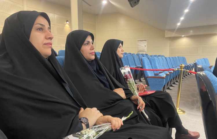 گرامیداشت مقام شامخ معلم در همایش بزرگ رسم ادب اداره آموزش و پرورش منطقه 13 5