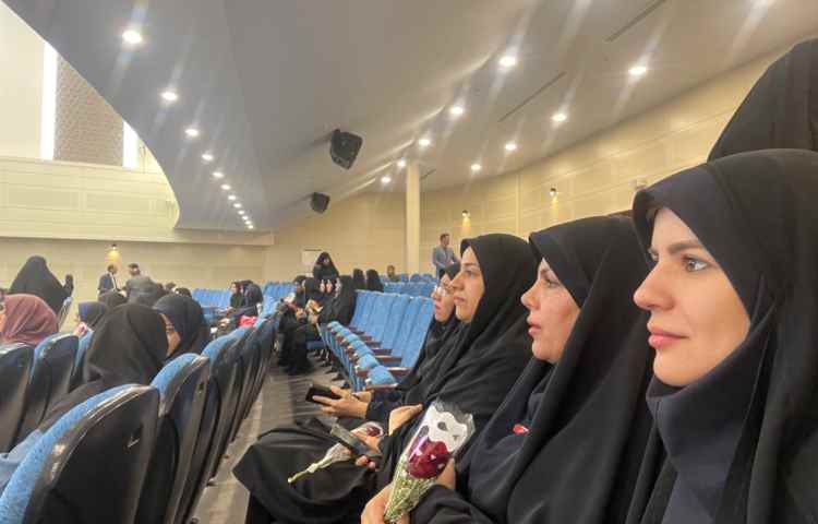 گرامیداشت مقام شامخ معلم در همایش بزرگ رسم ادب اداره آموزش و پرورش منطقه 13 6