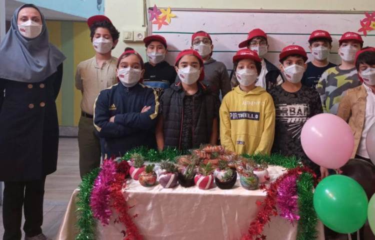 گرامیداشت 13 آبان روز دانش آموز توسط دانش آموزان پایه پنجم 1