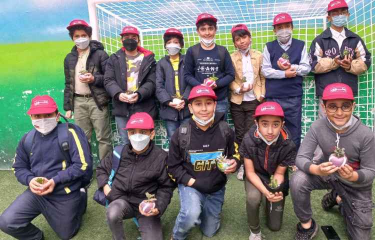 گرامیداشت 13 آبان روز دانش آموز توسط دانش آموزان پایه پنجم 2