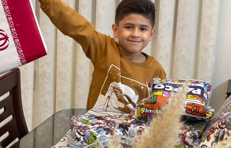 گرامیداشت 13 آبان روز دانش اموز توسط دانش آموزان پایه دوم 2