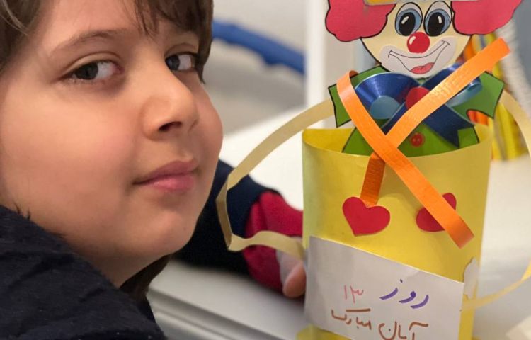 گرامیداشت 13 آبان روز دانش اموز توسط دانش آموزان پایه دوم 4