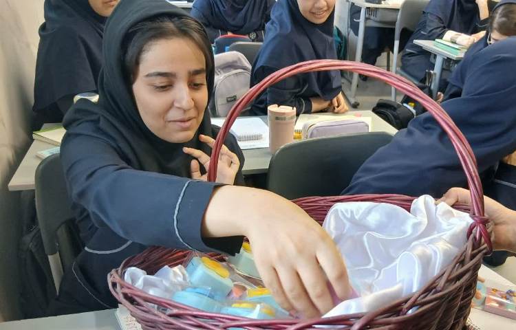 گزارش انجام فعالیت‌های روز نوجوان(شهادت شهید محمدحسین فهمیده) و13آبان روز دانش‌آموز 6