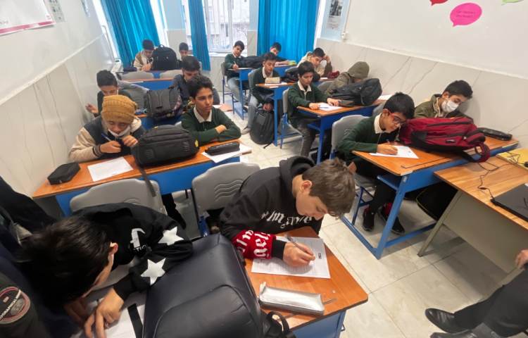 گزارش تصویری از آزمون ترم اول دانش‌آموزان عزیزم در پایه هفتم 1