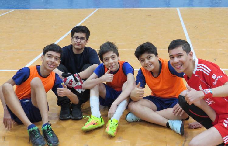 گزارش مسابقات بین کلاسی فوتسال و طناب کشی 1