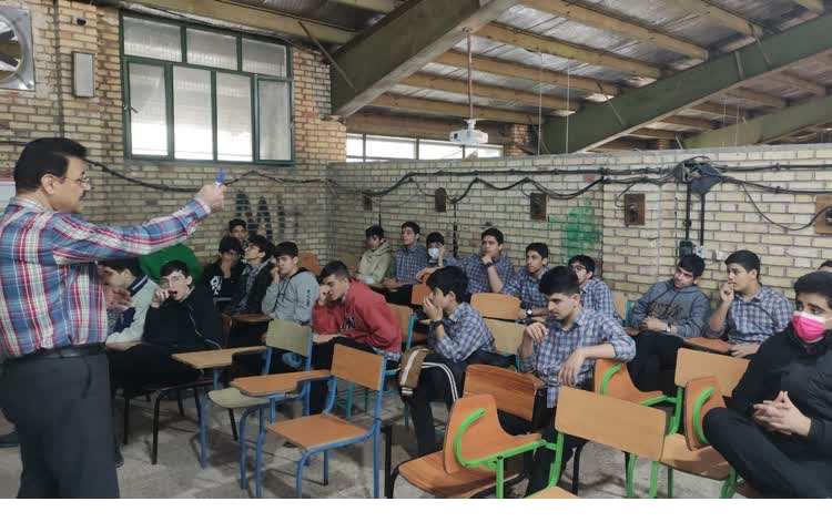 گزارش ویژه برنامه‌های فنی-مهارتی پایه نهم 11