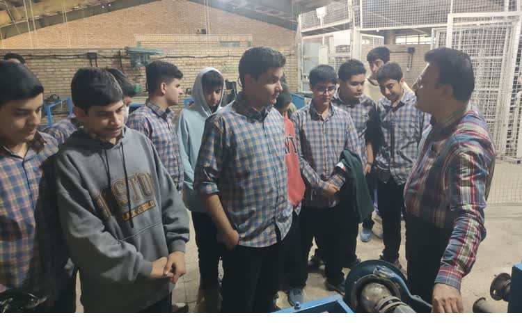 گزارش ویژه برنامه‌های فنی-مهارتی پایه نهم 12