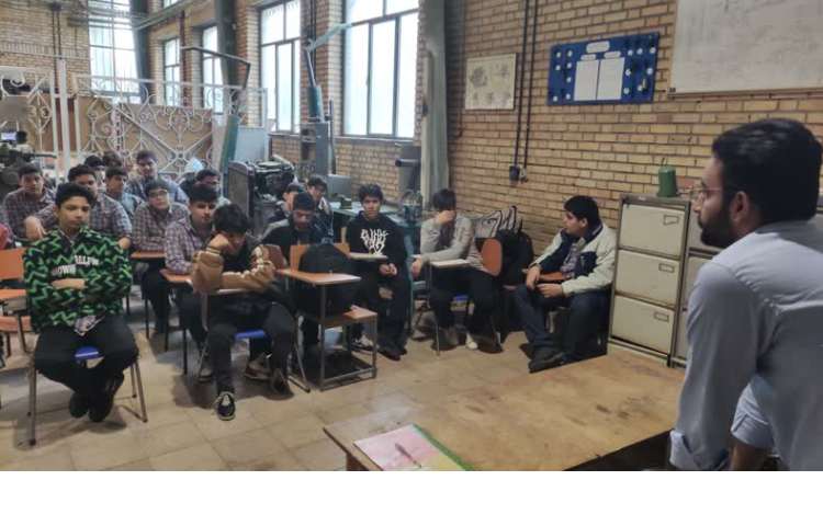 گزارش ویژه برنامه‌های فنی-مهارتی پایه نهم 13