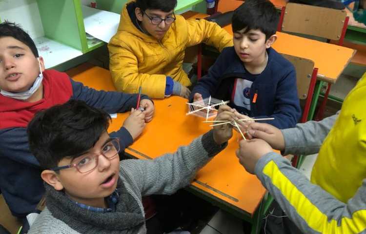 گیاهان دارویی و دنیای عنکبوت ها دانش آموزان پایه چهارم دبستان 1