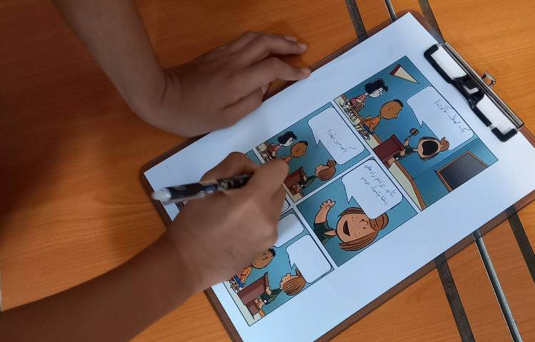 یادآوری مفهوم فعل در قالب طراحی کمیک 4