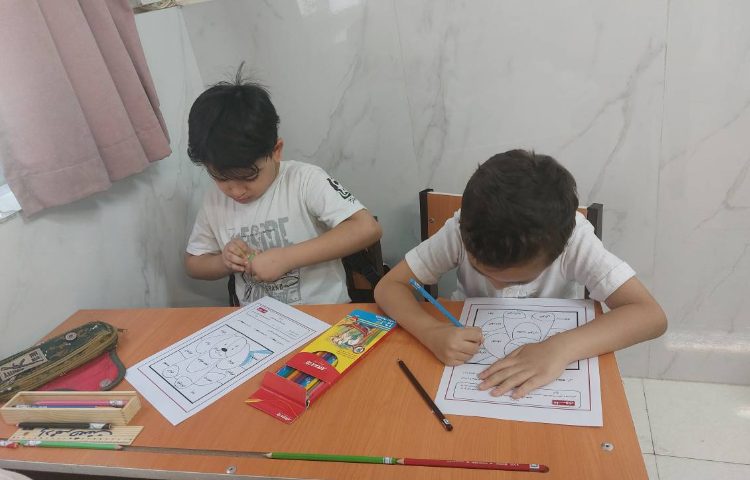 یادآوری کلمات استثنا، و حروف چندشکلی با هدف تقویت حافظه ی دیداری، توانایی ساخت کلمه با استفاده از حر 3