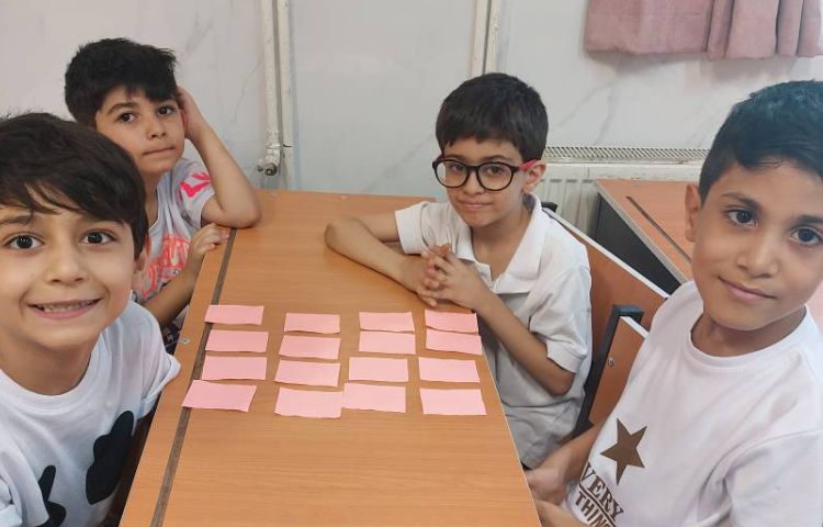 یادآوری کلمات استثنا، و حروف چندشکلی با هدف تقویت حافظه ی دیداری، توانایی ساخت کلمه با استفاده از حر 3