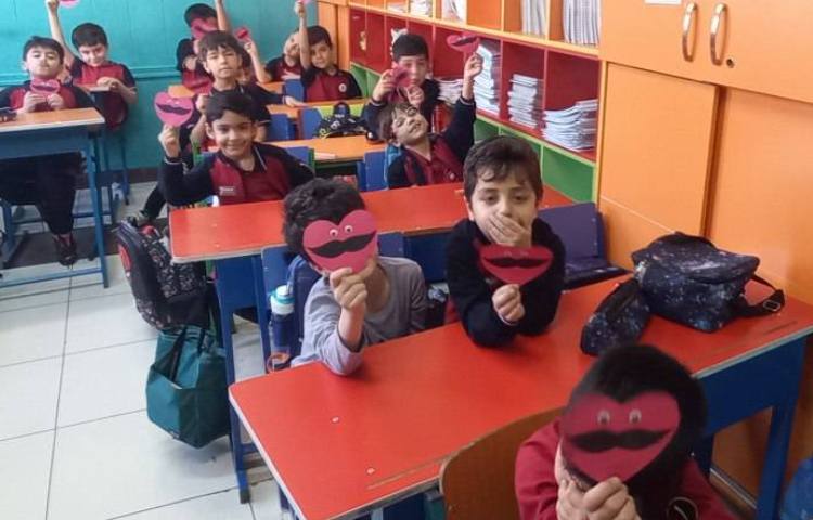 یادگاری زیبا با خط خود دانش آموزان