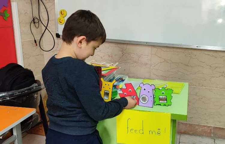 یادگیری اشکال هندسی با استفاده از hungry monsters 1