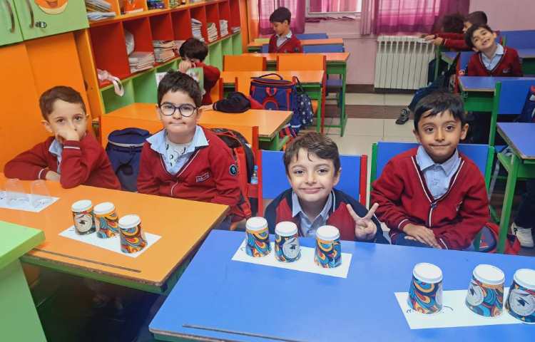 یادگیری با بازی لیوان