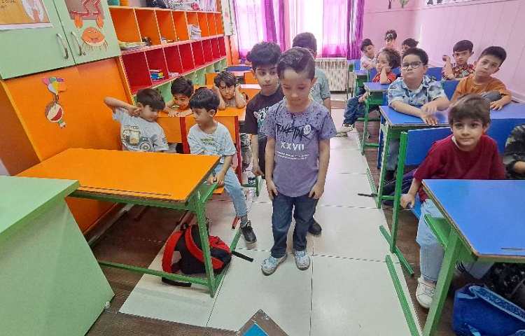 یادگیری بخش کردن (ربات و دست زدن)