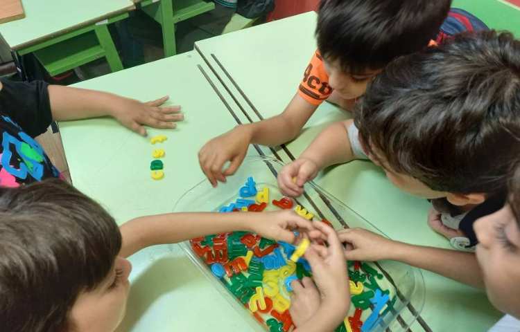 یادگیری حروف i/p/n از طریق بازی با حروف و آب 2