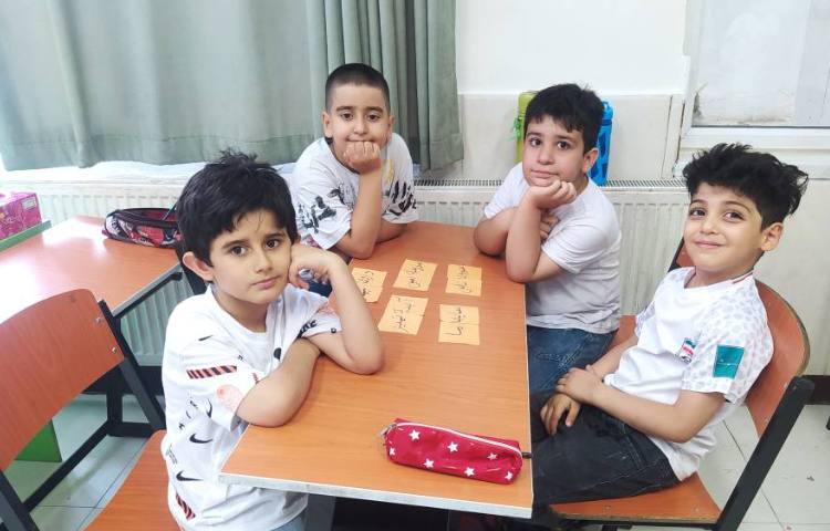یادگیری -ِ ربط و ی میانجی، با محل قرار گرفتن در کلمه ،با روش بازی در کلاس اجرا شد 2